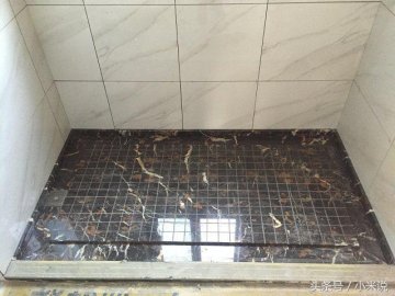 越來越多人衛(wèi)生間裝修不貼瓷磚了，現(xiàn)在流行這樣做，太聰明了